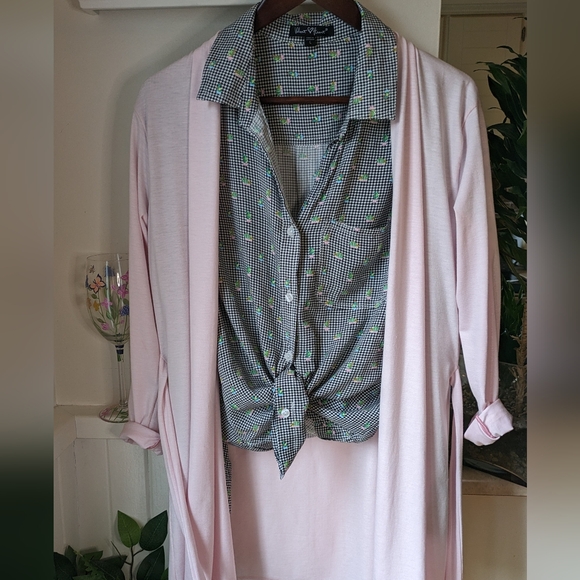 Soft pink robe/ cardigan.  M - Picture 2 of 4